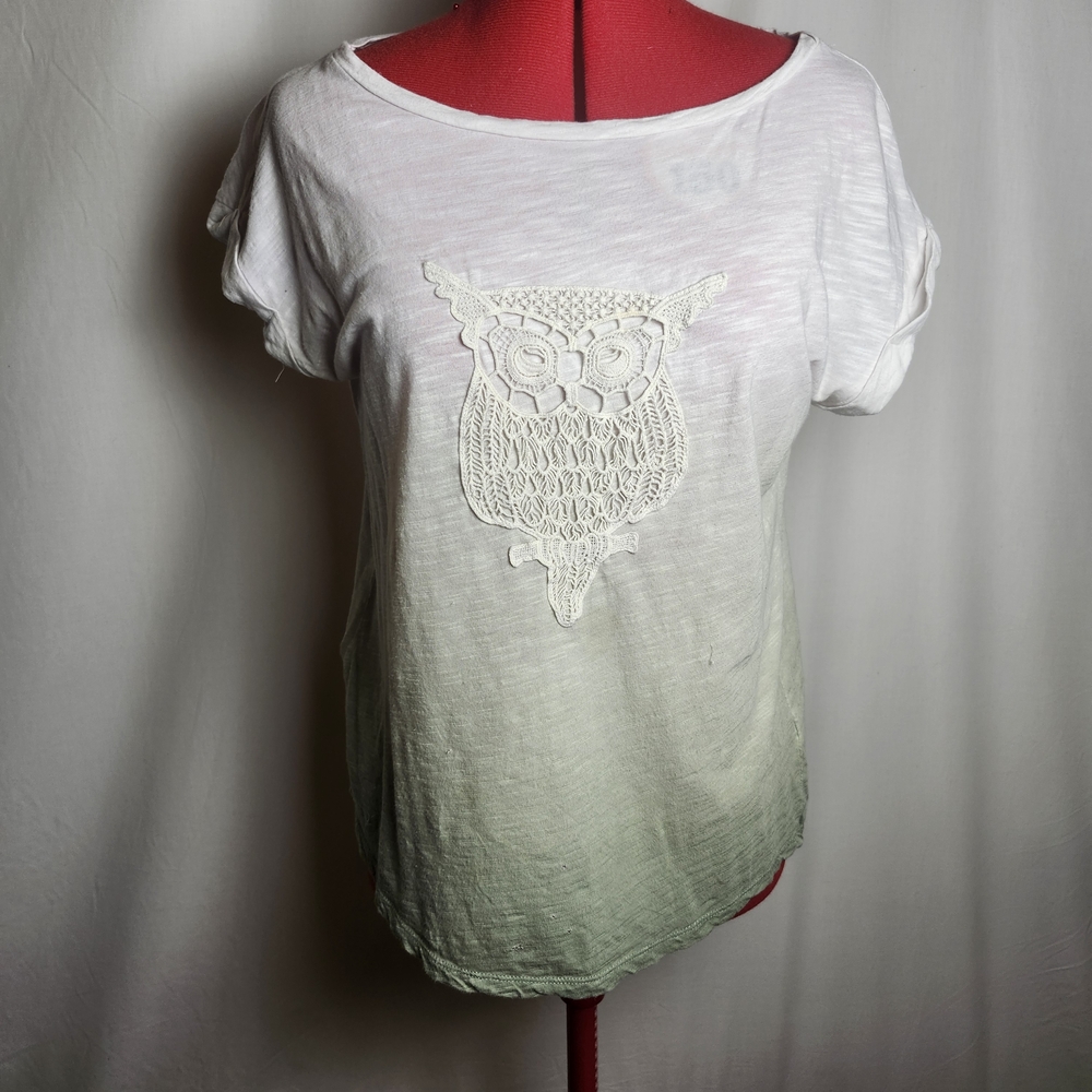 C White and Gray Women's Top with Owl Design